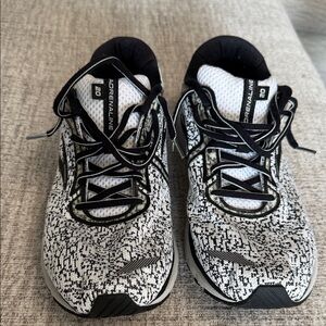 Brooks Adrenaline Sneakers - Black and White